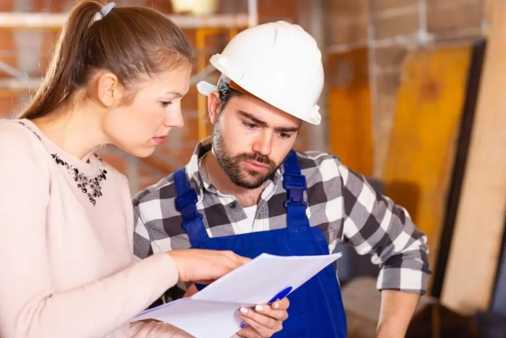 How to Choose the Right Shopfitter for Your Project 3 builder talking to a client